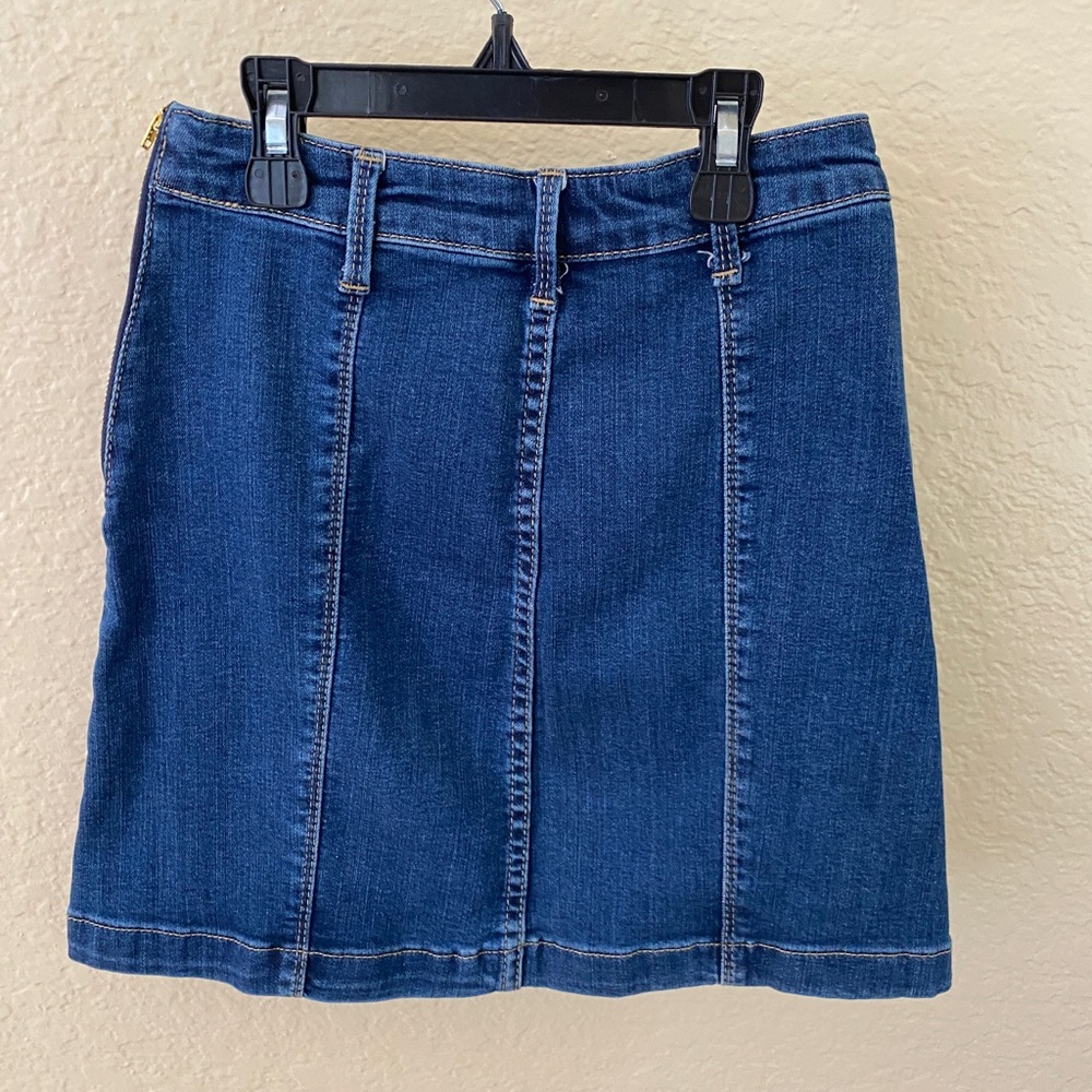 Bebe skirt, preowned, worn twice. Size 0